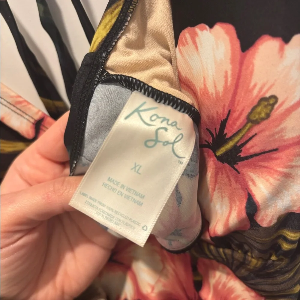 ✨2 TOPS✨
V-Neck Tankini Tops - Picture 5 of 5